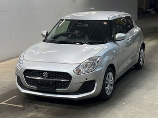 2023 Suzuki Swift V Рестайлинг, серебристый, 816000 рублей, вид 1