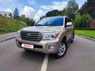2013 Toyota Land Cruiser 200 Series Рестайлинг 1, золотистый, 3900000 рублей, вид 1