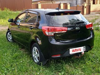 2017 Kia Rio III Рестайлинг, чёрный, 900000 рублей, вид 5