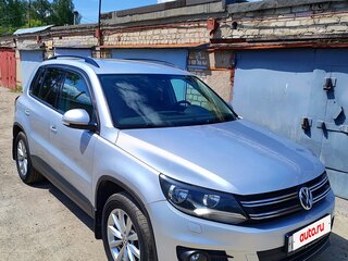 2016 Volkswagen Tiguan I Рестайлинг, серебристый, 1700000 рублей, вид 3
