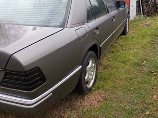 1992 Mercedes-Benz E-Класс 320 I (W124), серебристый, 295500 рублей, вид 2