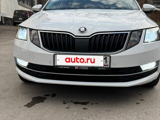 2019 Skoda Octavia III (A7) Рестайлинг, белый, 1790000 рублей, вид 3