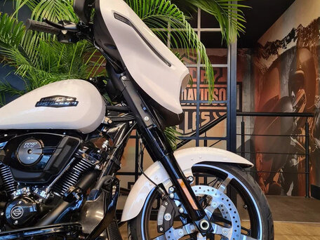 2025 Harley-Davidson Street Glide, белый, 3800000 рублей, вид 4