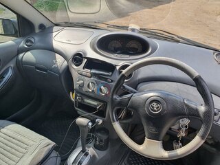 2002 Toyota Vitz I (P10), чёрный, 280000 рублей, вид 5