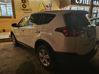 2013 Toyota RAV4 IV (XA40), белый, 1700000 рублей, вид 3
