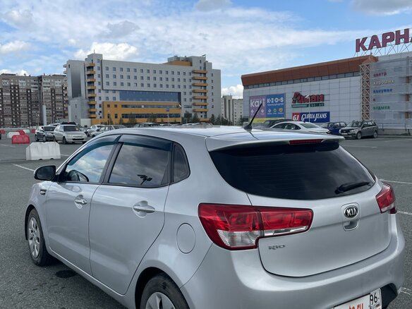 2015 Kia Rio III Рестайлинг, серый, 740000 рублей - вид 10