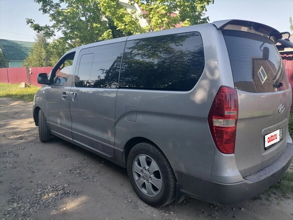 2012 Hyundai Grand Starex I, серый - вид 2