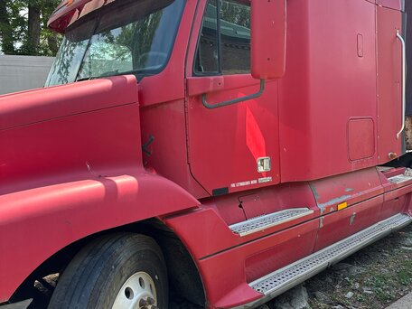 1998 Freightliner Century Class, красный, 1100000 рублей, вид 3