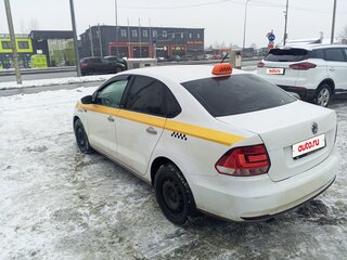 2016 Volkswagen Polo V Рестайлинг, бежевый, 600000 рублей, вид 5