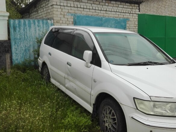 2002 Mitsubishi Chariot Grandis III, белый, 270000 рублей - вид 2