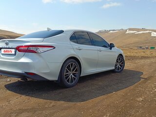 2021 Toyota Camry VIII (XV70) Рестайлинг, белый, 3620000 рублей, вид 4