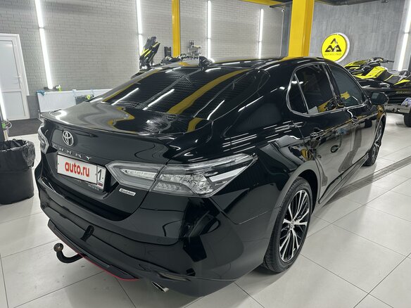 2020 Toyota Camry VIII (XV70), чёрный, 3300000 рублей - вид 2
