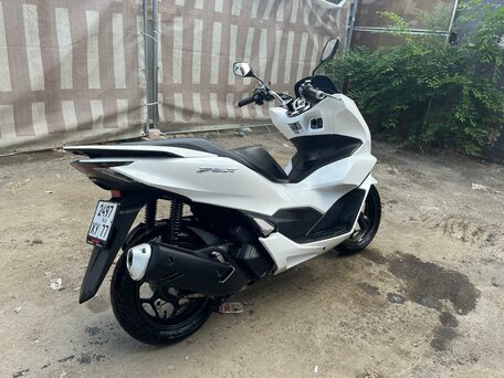 2021 Honda PCX 125, белый, 330000 рублей, вид 2
