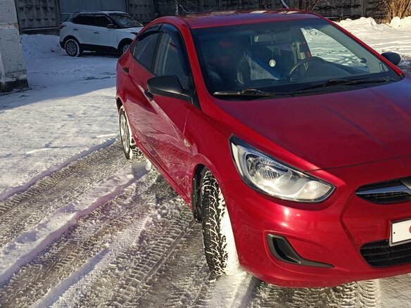 2011 Hyundai Solaris I, красный, 840000 рублей - вид 4