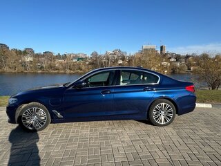 2019 BMW 5 серии 530e VII (G30/G31/G38), синий, 2690000 рублей, вид 4