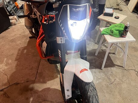 2012 KTM 690 Duke, белый, 450000 рублей, вид 5