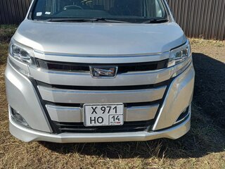 2019 Toyota Noah III (R80) Рестайлинг, серебристый, 2500000 рублей, вид 2