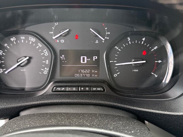 2020 Peugeot Traveller I, чёрный, 3750000 рублей - вид 9