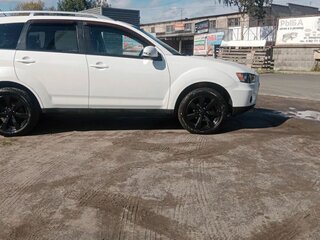 2010 Mitsubishi Outlander II Рестайлинг, белый, 950000 рублей, вид 4