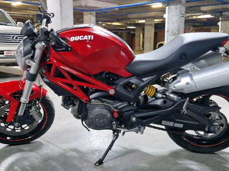 2009 Ducati Monster 696, красный, 530000 рублей, вид 2