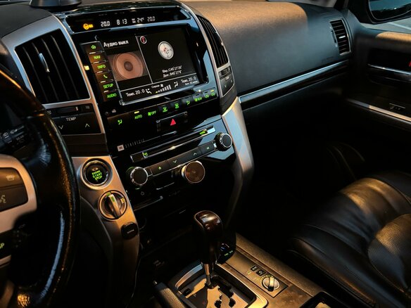 2013 Toyota Land Cruiser 200 Series Рестайлинг 1, чёрный, 3550000 рублей - вид 15