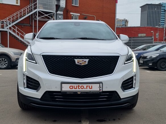 2020 Cadillac XT5 I Рестайлинг, белый, 4500000 рублей - вид 1