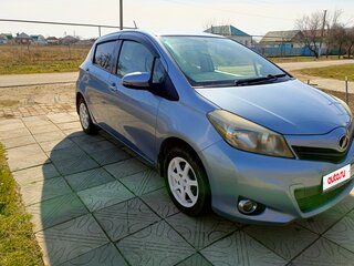 2011 Toyota Vitz III (XP130), голубой, 947000 рублей, вид 3
