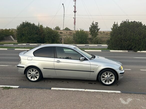 2002 BMW 3 серии Compact 318i IV (E46) Рестайлинг, серебристый, 700000 рублей - вид 2