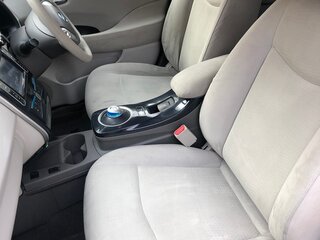 2012 Nissan Leaf I (ZE0/AZE0), чёрный, 700000 рублей, вид 3