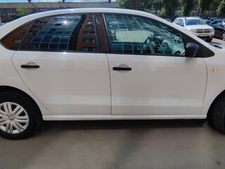 2017 Volkswagen Polo V Рестайлинг, белый, 990000 рублей, вид 5