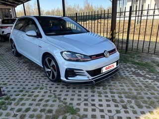 2019 Volkswagen Golf GTI VII Рестайлинг, белый, 2400000 рублей, вид 4