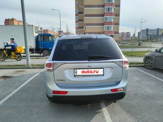2012 Mitsubishi Outlander III, серебристый, 1300000 рублей, вид 3