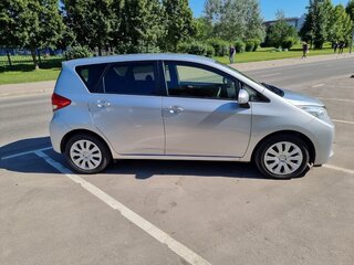 2015 Subaru Trezia, серебристый, 850000 рублей, вид 2