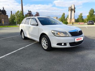 2011 Skoda Octavia II (A5) Рестайлинг, белый, 750000 рублей, вид 1