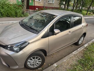 2015 Toyota Vitz III (XP130) Рестайлинг, коричневый, 890000 рублей, вид 4