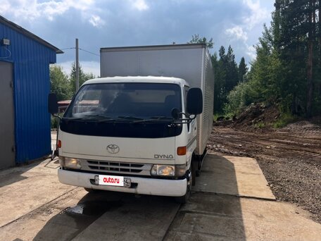 1996 Toyota Dyna, белый, 1700000 рублей, вид 2