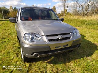 2016 Chevrolet Niva I Рестайлинг, серебристый, 700000 рублей, вид 1