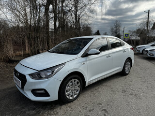 2017 Hyundai Solaris II, белый, 750000 рублей, вид 1