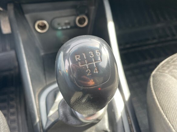 2013 Kia Rio 5-speed III, бежевый, 550000 рублей - вид 12
