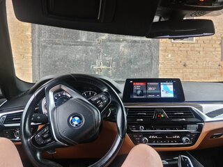 2017 BMW 5 серии 540i VII (G30/G31/G38), белый, 4050000 рублей, вид 3