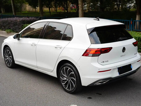 2022 Volkswagen Golf VIII, белый, 2150000 рублей, вид 5