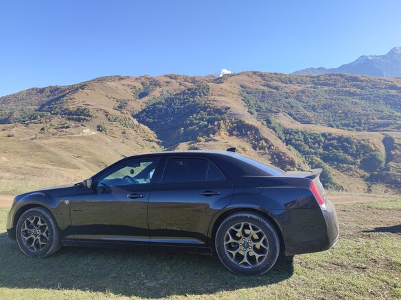 2015 Chrysler 300C II Рестайлинг, чёрный, 2500000 рублей - вид 6