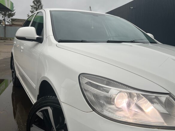 2012 Skoda Octavia II (A5) Рестайлинг, белый, 1050000 рублей - вид 1