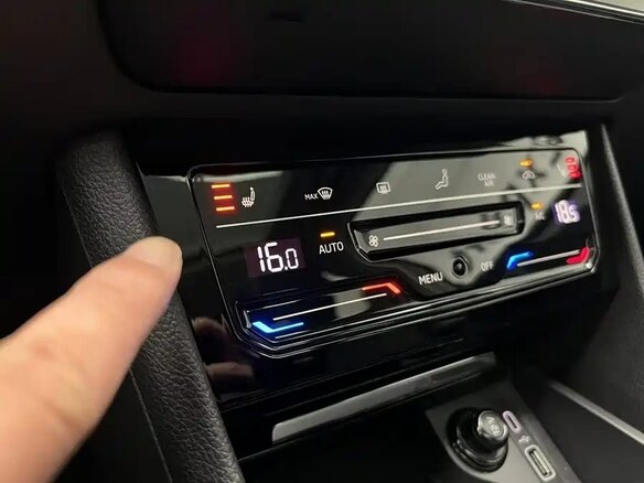 2025 Skoda Superb III Рестайлинг, серебристый, 3350000 рублей - вид 25