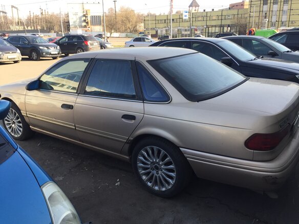 1993 Ford Taurus II, золотистый - вид 4