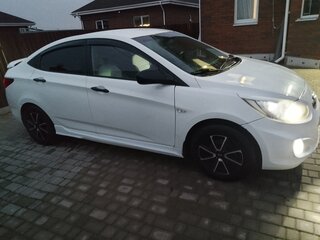 2012 Hyundai Solaris I, белый, 620000 рублей, вид 4