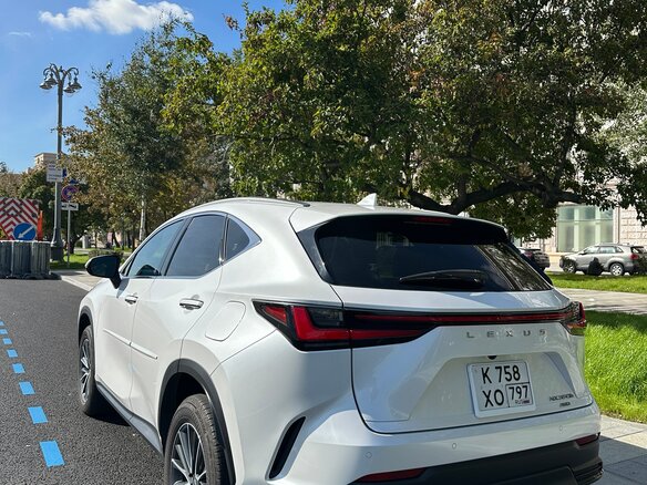 2022 Lexus NX 350h II, белый, 6000000 рублей - вид 4