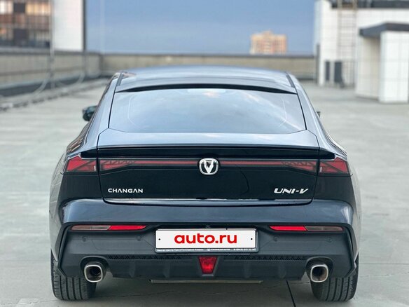 2024 Changan UNI-V I, чёрный, 2370000 рублей - вид 3