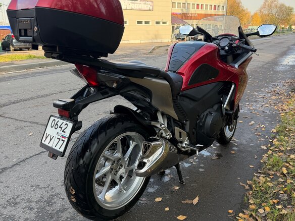 2010 Honda VFR 1200, красный, 660000 рублей - вид 3