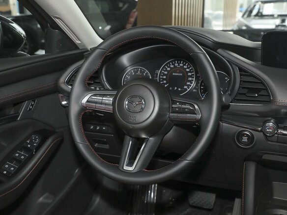 2025 Mazda 3 Axela IV (BP), красный, 3600000 рублей - вид 14